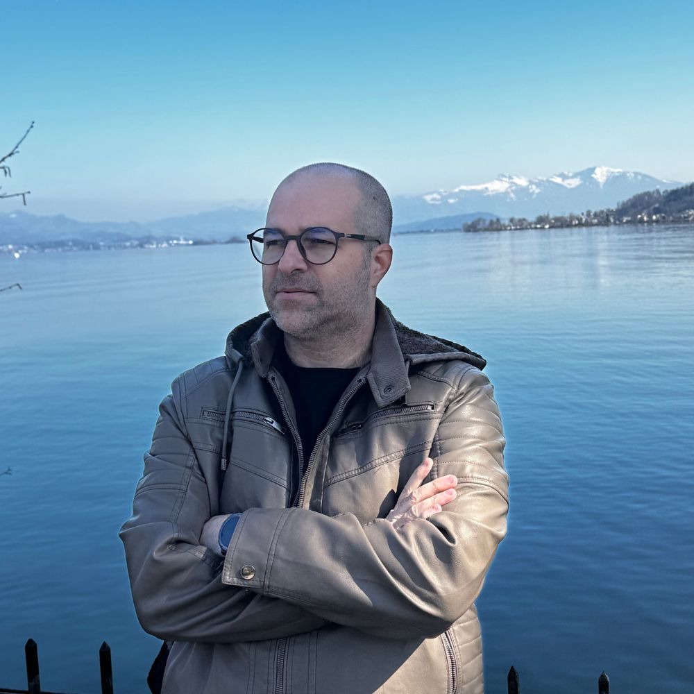 Adriano de Pauli, autor de MESTRE — O Peso de Ser Resposta
