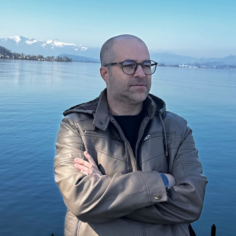 Adriano de Pauli, autor de MESTRE — O Peso de Ser Resposta